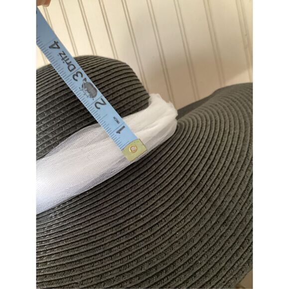 Women’s Hat - Picture 5 of 6